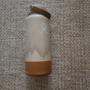 Hydro Flask Tan Water Bottle